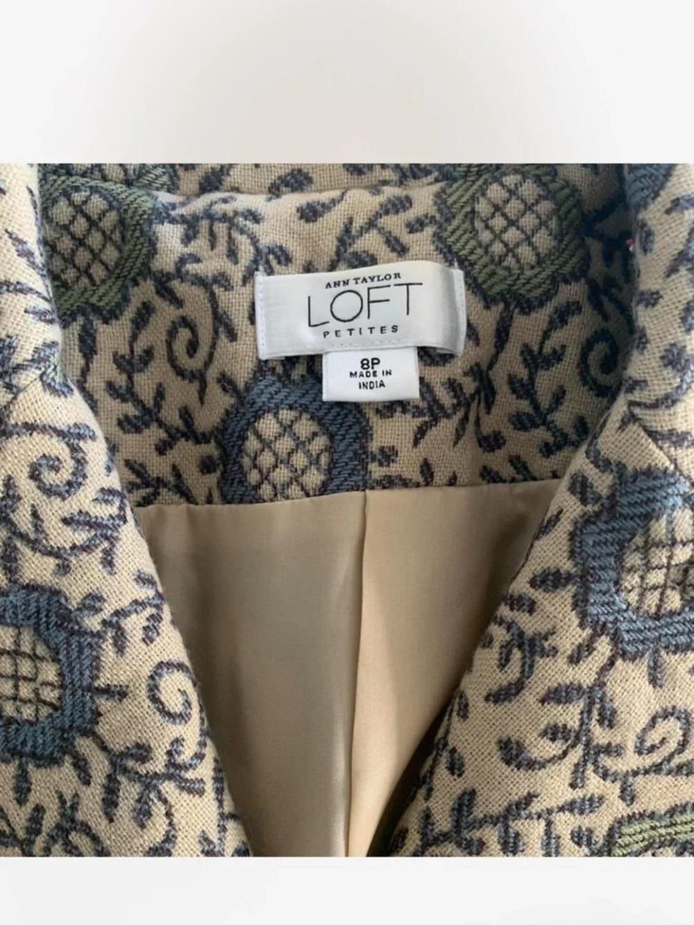 Classy with Boho Flair LOFT Beige Floral Jacquard Cropped Jacket size 8P - Picture 2 of 8